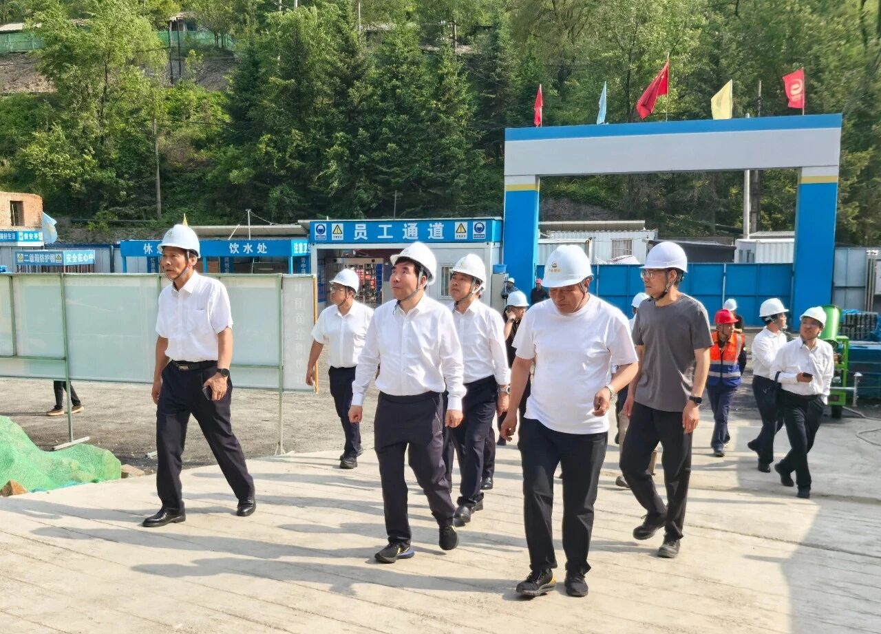 以安全生产护航项目攻坚，中金建设领导调研黄金博...